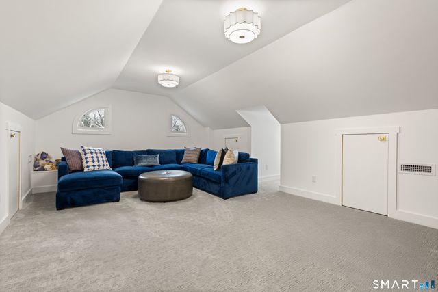 530 Round Hill Road, Greenwich, CT 06831