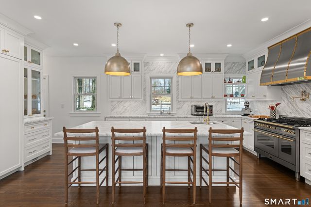 530 Round Hill Road, Greenwich, CT 06831