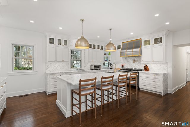 530 Round Hill Road, Greenwich, CT 06831