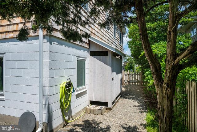16 W 8TH ST, Barnegat Light, NJ 08006