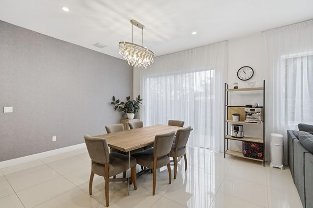 1241 NE 18th Avenue, Fort Lauderdale, FL 33304