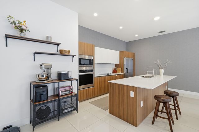 1241 NE 18th Avenue, Fort Lauderdale, FL 33304