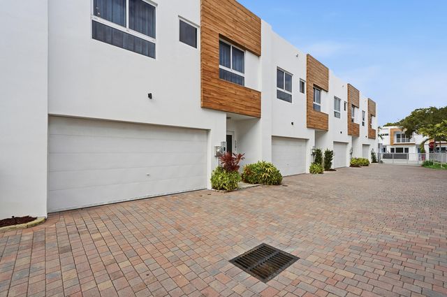 1241 NE 18th Avenue, Fort Lauderdale, FL 33304