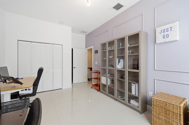 1241 NE 18th Avenue, Fort Lauderdale, FL 33304