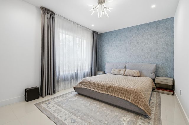 1241 NE 18th Avenue, Fort Lauderdale, FL 33304