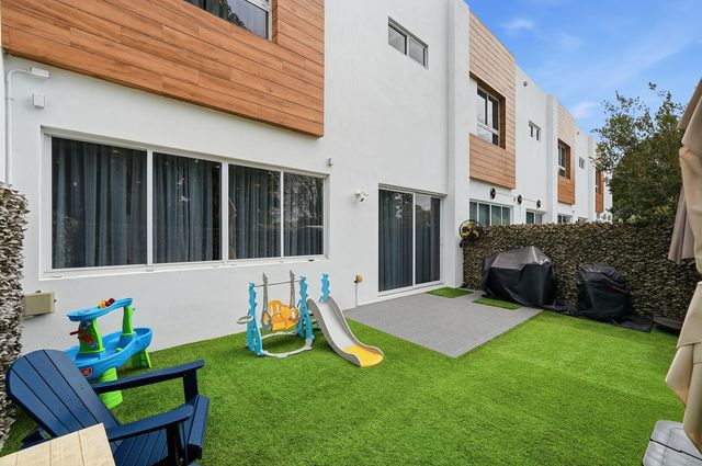 1241 NE 18th Avenue, Fort Lauderdale, FL 33304