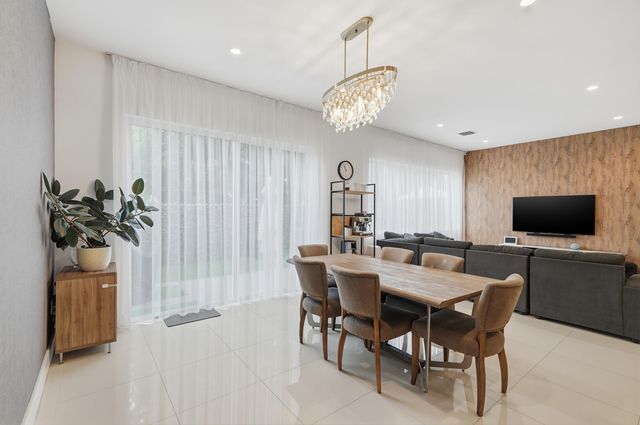 1241 NE 18th Avenue, Fort Lauderdale, FL 33304