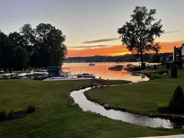 6615 Bella Vista Drive Ne, Cannon Twp, MI 49341