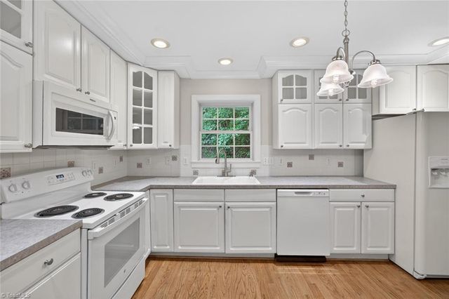 112 Smith Branch Court, Kernersville, NC 27284