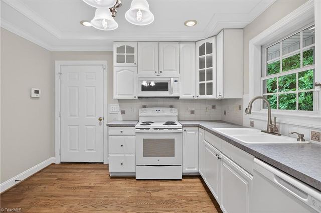 112 Smith Branch Court, Kernersville, NC 27284