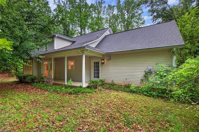 112 Smith Branch Court, Kernersville, NC 27284