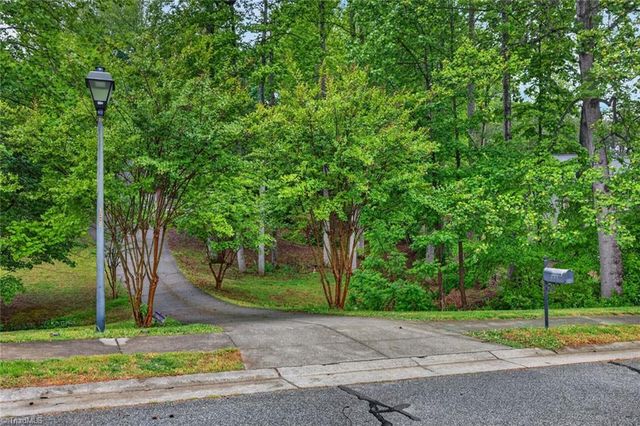 112 Smith Branch Court, Kernersville, NC 27284