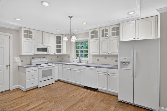 112 Smith Branch Court, Kernersville, NC 27284