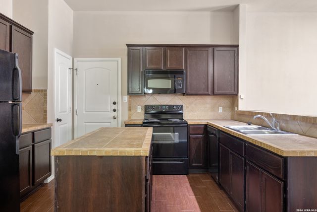 953 BROWN ROCK DR, New Braunfels, TX 78130