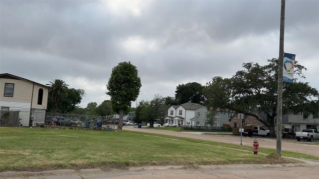 1101 5th Avenue N, Texas City, TX 77590