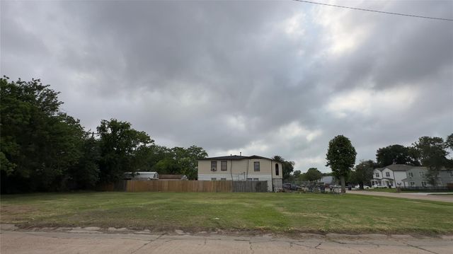 1101 5th Avenue N, Texas City, TX 77590