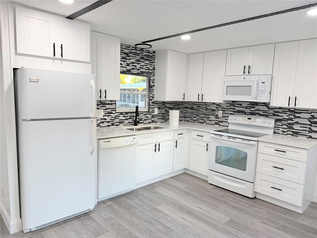 82 N BOBWHITE ROAD, Wildwood, FL 34785