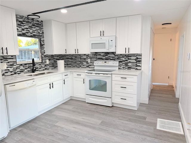 82 N BOBWHITE ROAD, Wildwood, FL 34785