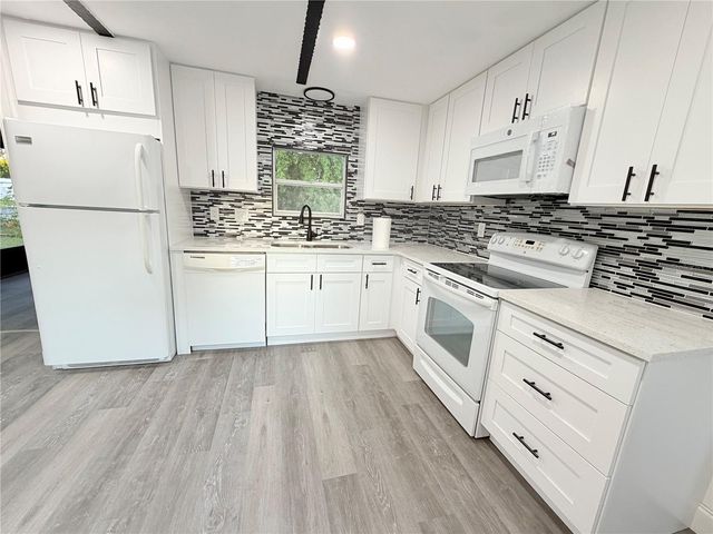 82 N BOBWHITE ROAD, Wildwood, FL 34785