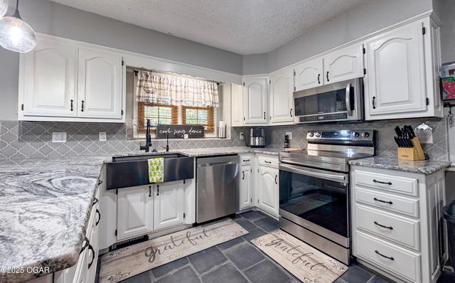 505 Fireside DR, Joplin, MO 64801