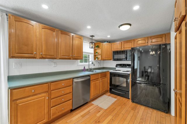69 Fieldstone Drive, Londonderry, NH 03053