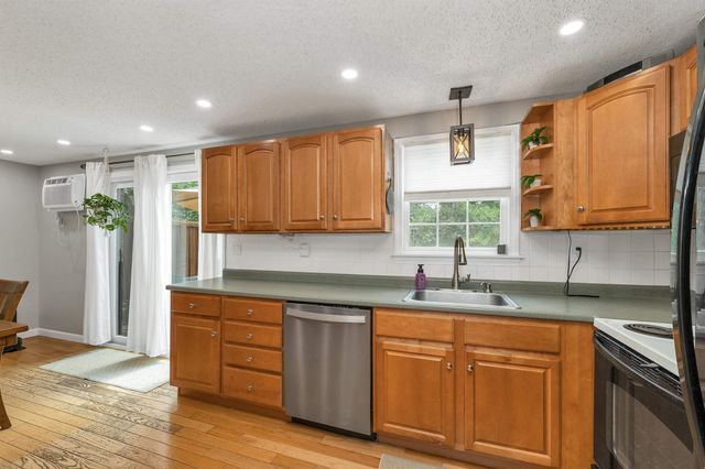 69 Fieldstone Drive, Londonderry, NH 03053