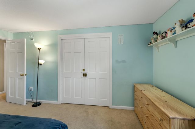 69 Fieldstone Drive, Londonderry, NH 03053