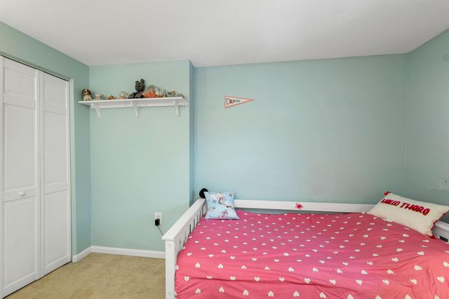 69 Fieldstone Drive, Londonderry, NH 03053