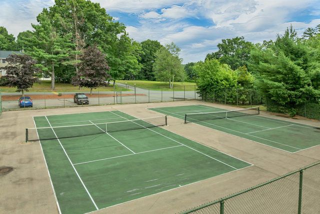 69 Fieldstone Drive, Londonderry, NH 03053