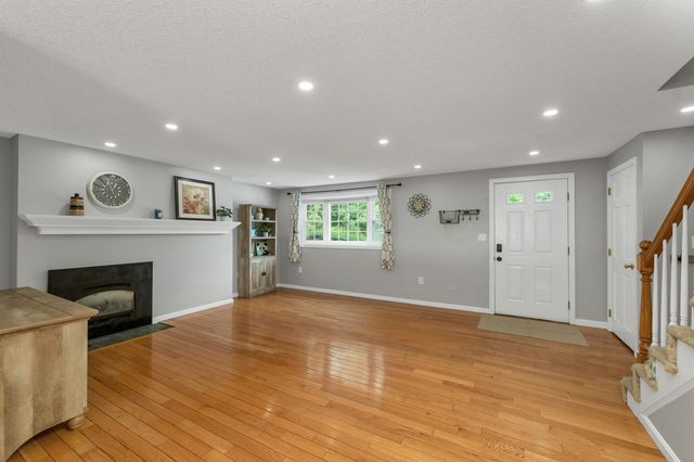 69 Fieldstone Drive, Londonderry, NH 03053