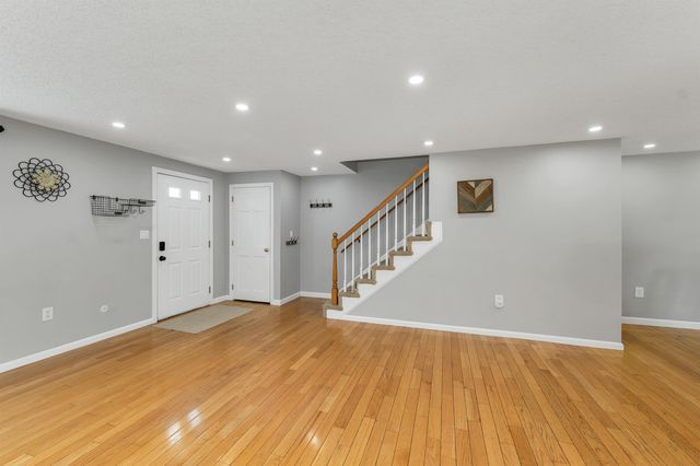 69 Fieldstone Drive, Londonderry, NH 03053