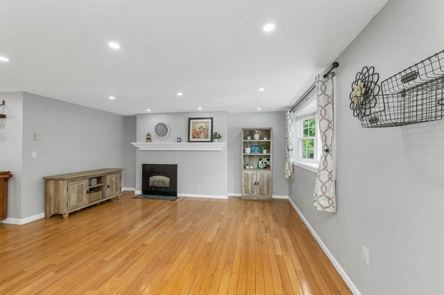 69 Fieldstone Drive, Londonderry, NH 03053