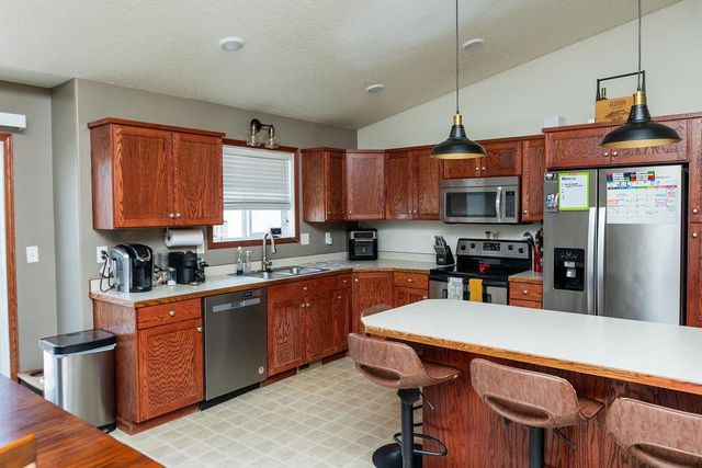 1028 39 Avenue W, West Fargo, ND 58078