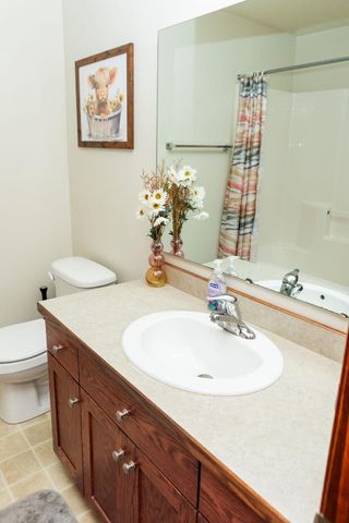 1028 39 Avenue W, West Fargo, ND 58078