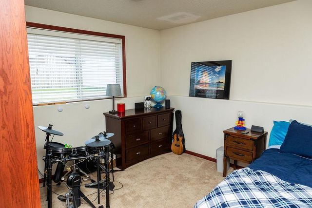 1028 39 Avenue W, West Fargo, ND 58078