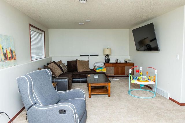 1028 39 Avenue W, West Fargo, ND 58078