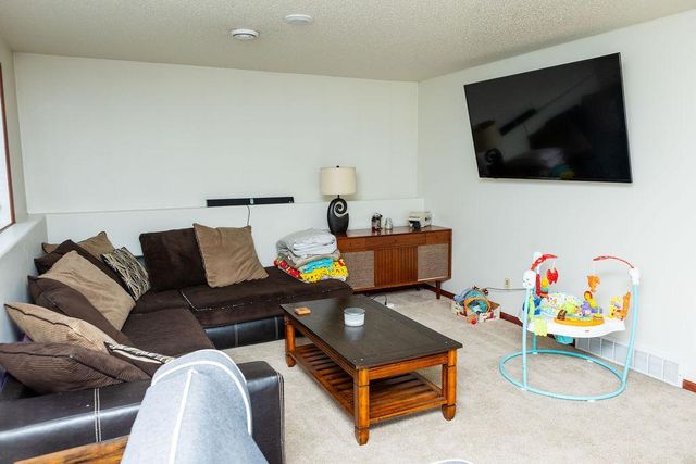 1028 39 Avenue W, West Fargo, ND 58078