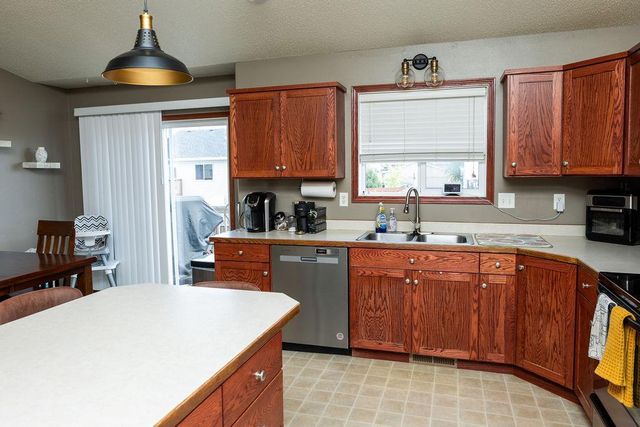 1028 39 Avenue W, West Fargo, ND 58078