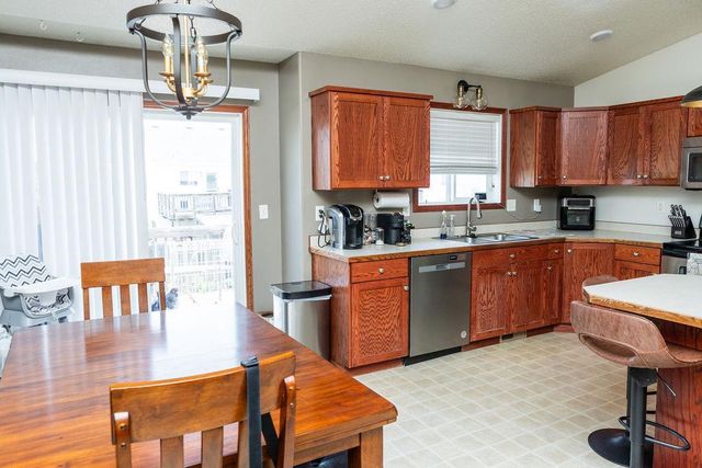 1028 39 Avenue W, West Fargo, ND 58078