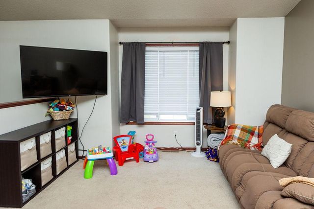 1028 39 Avenue W, West Fargo, ND 58078
