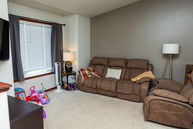 1028 39 Avenue W, West Fargo, ND 58078