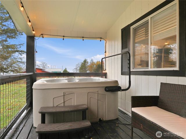 33 Whalers Drive, Aberdeen, WA 98520