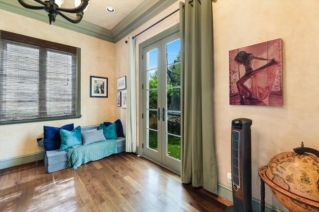 504 Sunny LN, Austin, TX 78704