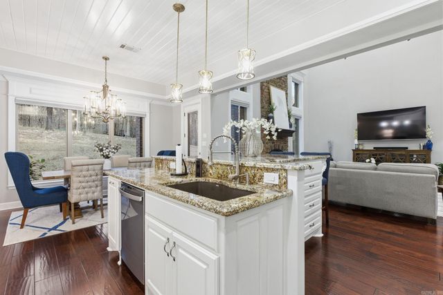 2000 Boulder Cir, Little Rock, AR 72210