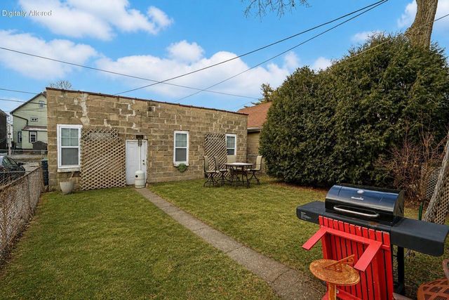 2557 Gordon PLACE, Milwaukee, WI 53212
