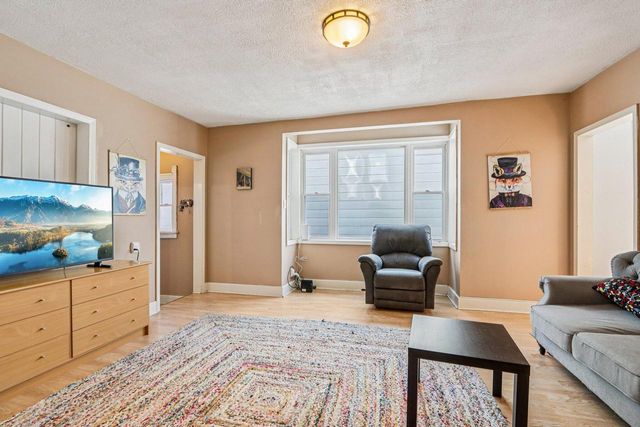 2557 Gordon PLACE, Milwaukee, WI 53212
