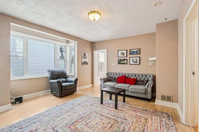 2557 Gordon PLACE, Milwaukee, WI 53212