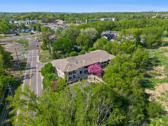 10806 S Shore Drive 103, Plymouth, MN 55441