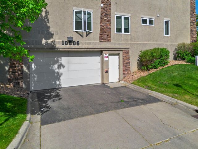 10806 S Shore Drive 103, Plymouth, MN 55441