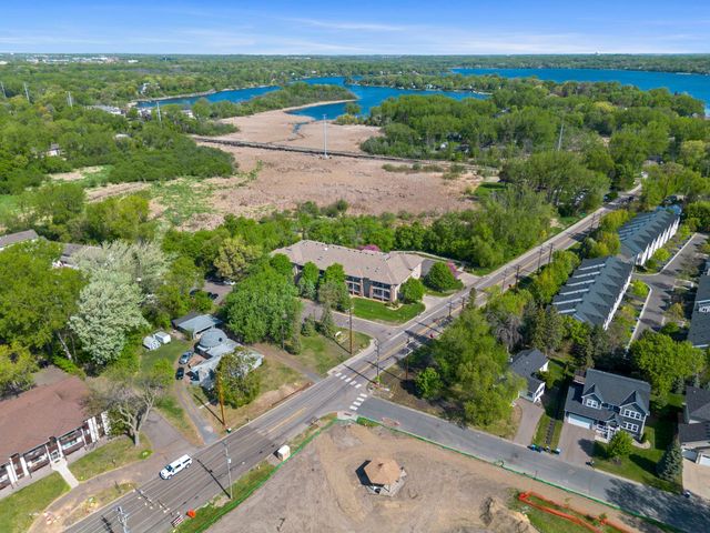 10806 S Shore Drive 103, Plymouth, MN 55441